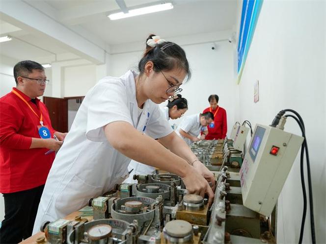 形式,重点考察选手对国标《土工试验方法标准》《岩土工程勘察规范》